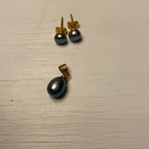 Tahitian Pearl pendant and earrings